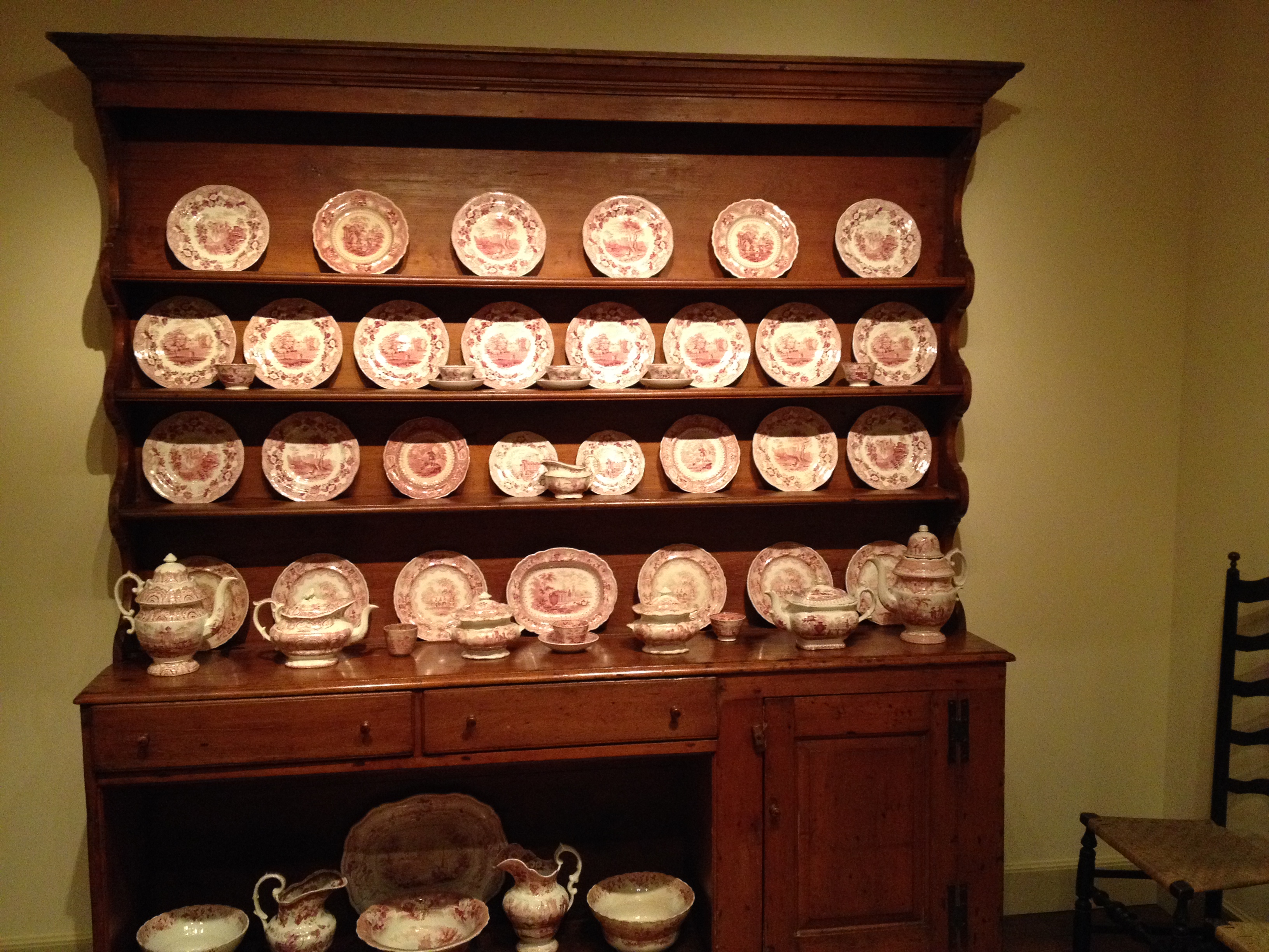 Winterthur Museum : The pine cupboard and Staffordshire ceramics from Vermont