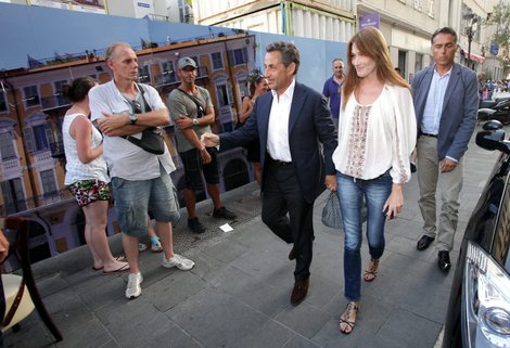 Sarkozy en route to La Petite Maison in Nice France