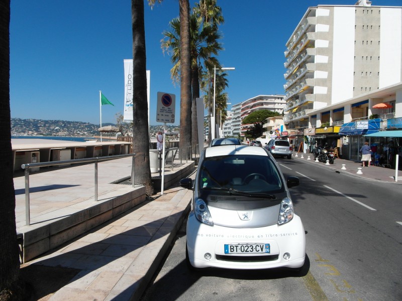 Antibes : Our Auto Bleue electric car on the beachfront in Juan Les Pins