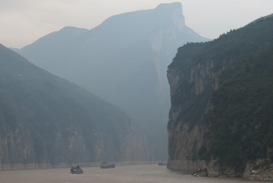 Three Gorges Dam river cruise