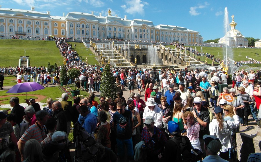 Peterhof, Russia ~ The crowds of Peterhof Palace