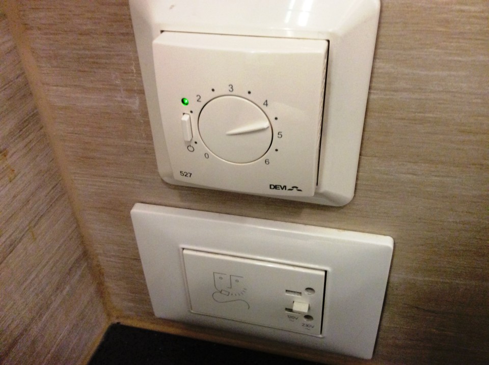 bathroom variable floor heating control and razor plug