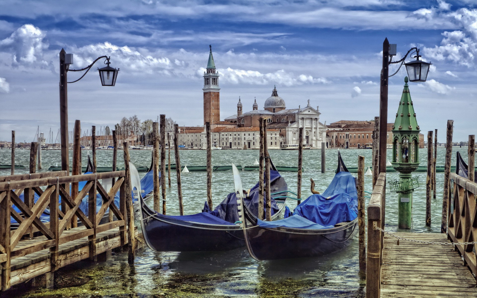 Travel destinations of a lifetime: Venice Venise Venezia (photo miriadna.com)