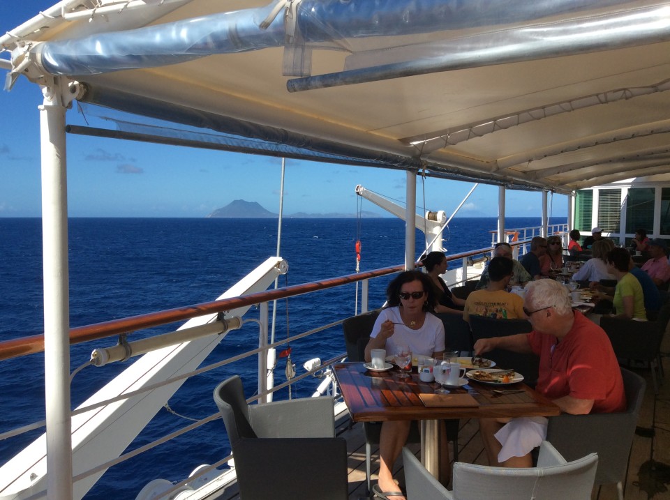 Yacht Cruising the Caribbean in style with Windstar Cruises : Breakfast and Lunch are served on the Veranda Deck
