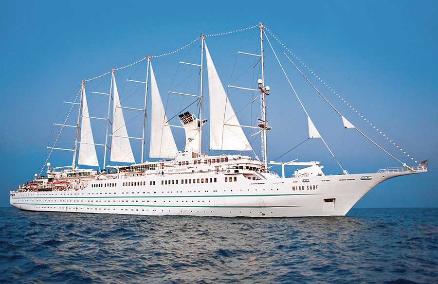 Yacht Cruising the Caribbean in luxury with Windstar Cruises : the Wind Surf
