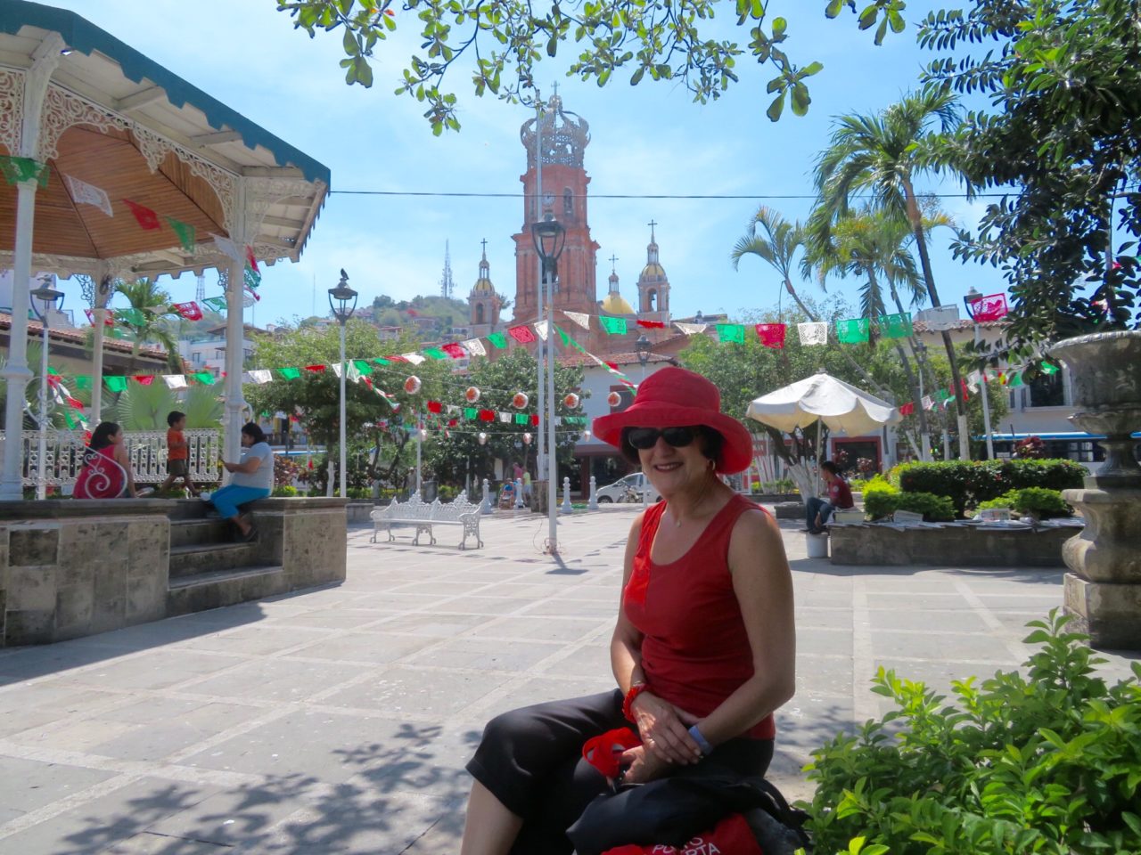 Puerto Vallarta : Relaxing in the zocalo