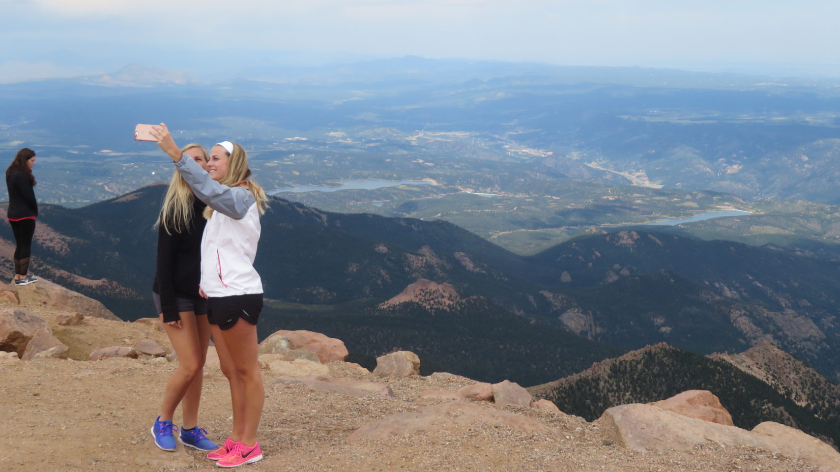 Time for a selfie from the top of Pikes Peak mountain !