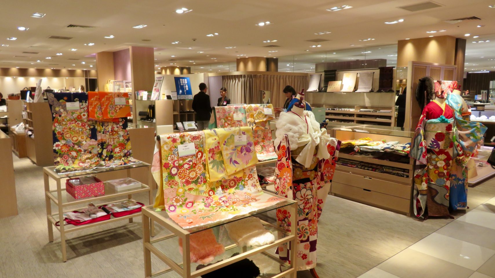 Japan Travel ~ I loved the beautifully merchandised and well-staffed department stores!