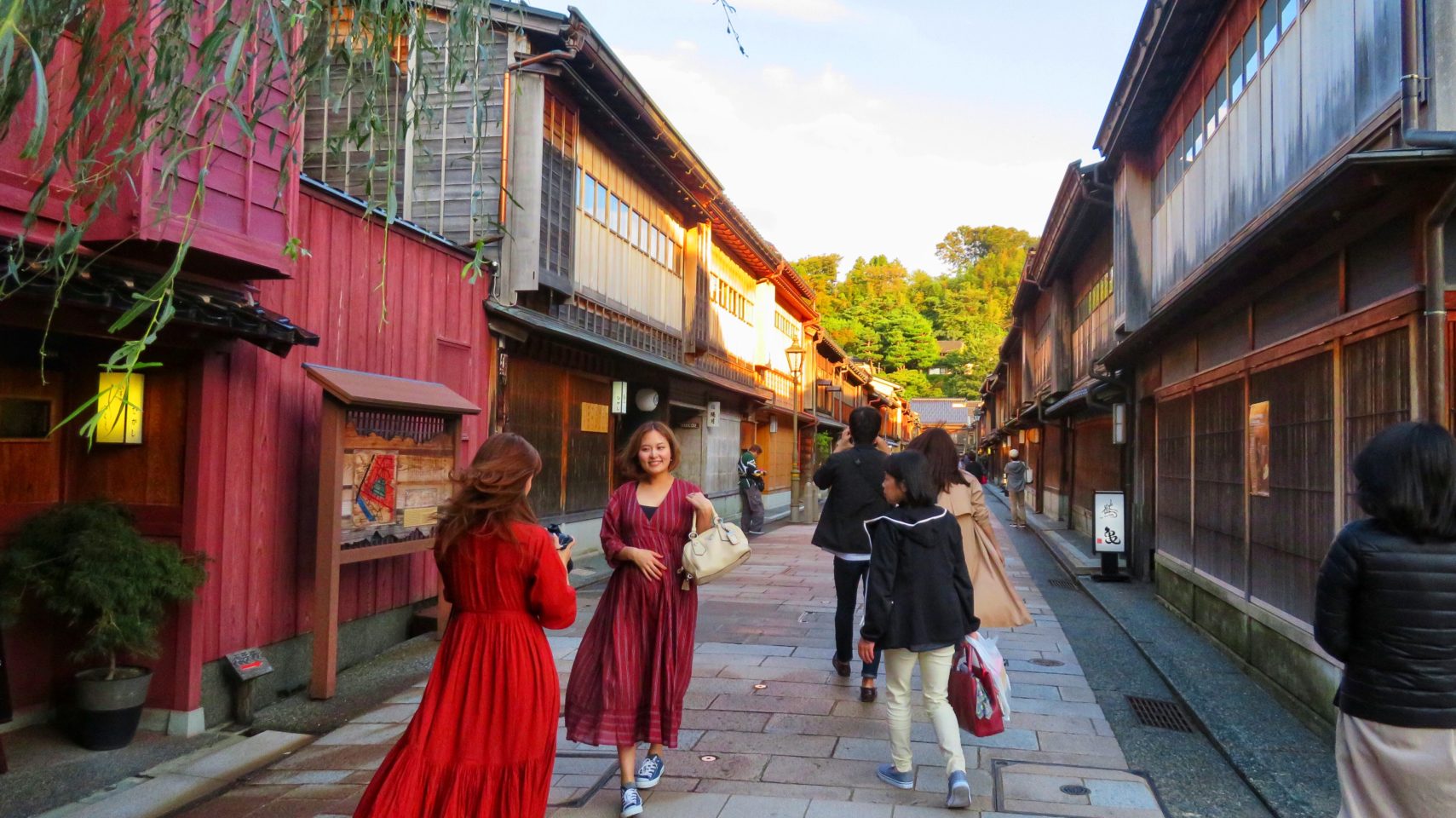 Japan Favorite Experiences ~ Strolling the well preserved Samurai and Geisha districts in Kanazawa
